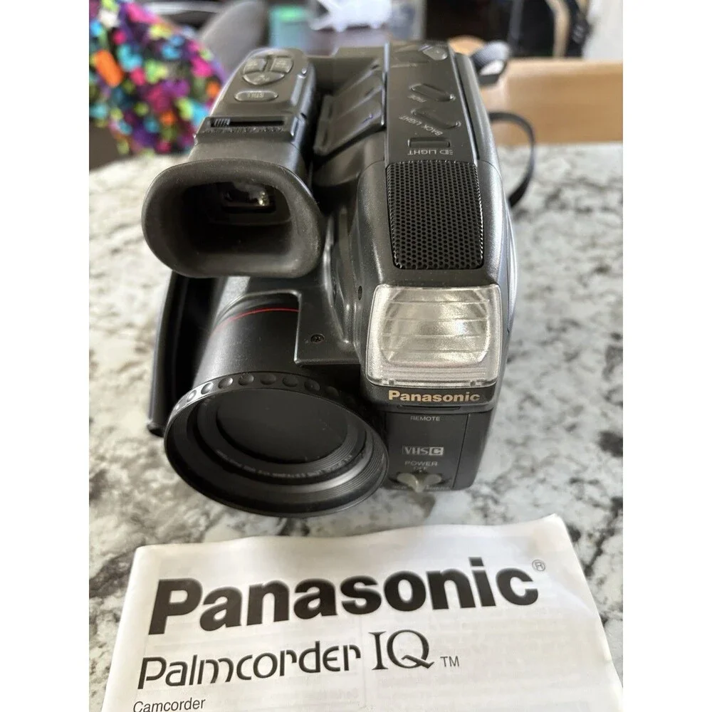 Panasonic Palmcorder IQ PV-IQ525 VHS Bundle with Bag,Tape,Batteries,etc TESTED